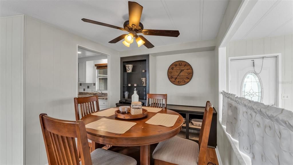 На продажу: $127,900 (2 спален, 2 ванн, 1440 Квадратных фут)