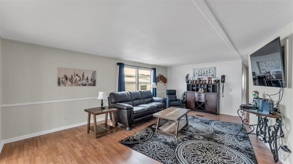 На продажу: $127,900 (2 спален, 2 ванн, 1440 Квадратных фут)