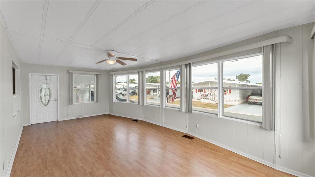 На продажу: $127,900 (2 спален, 2 ванн, 1440 Квадратных фут)