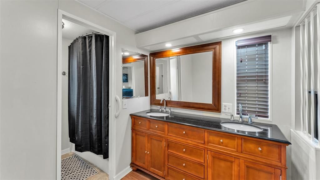 На продажу: $127,900 (2 спален, 2 ванн, 1440 Квадратных фут)