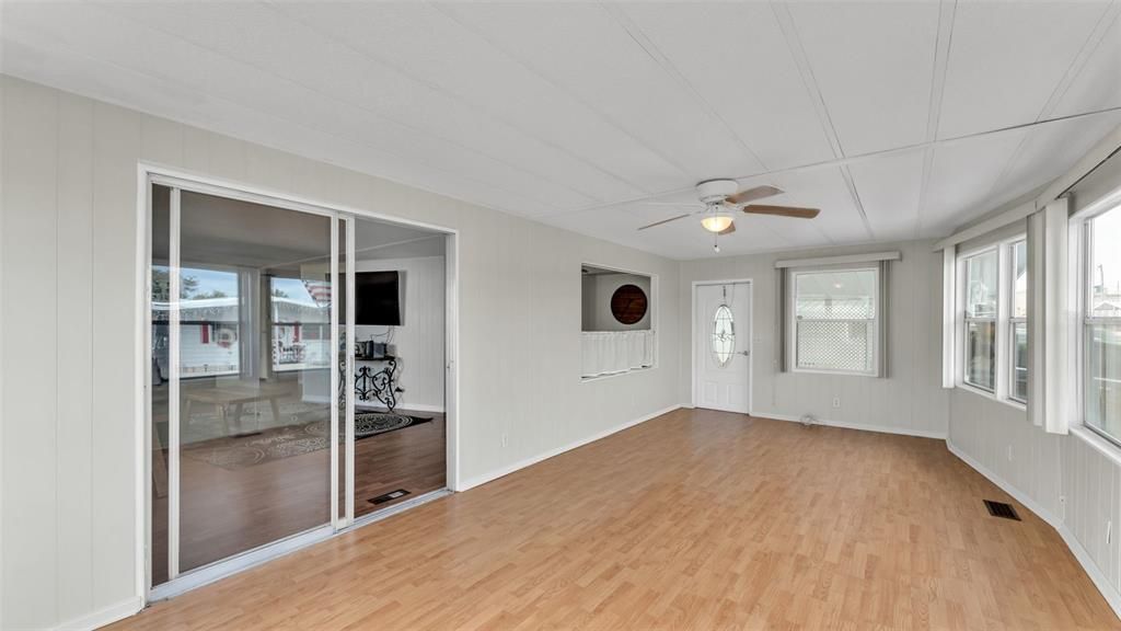 На продажу: $127,900 (2 спален, 2 ванн, 1440 Квадратных фут)