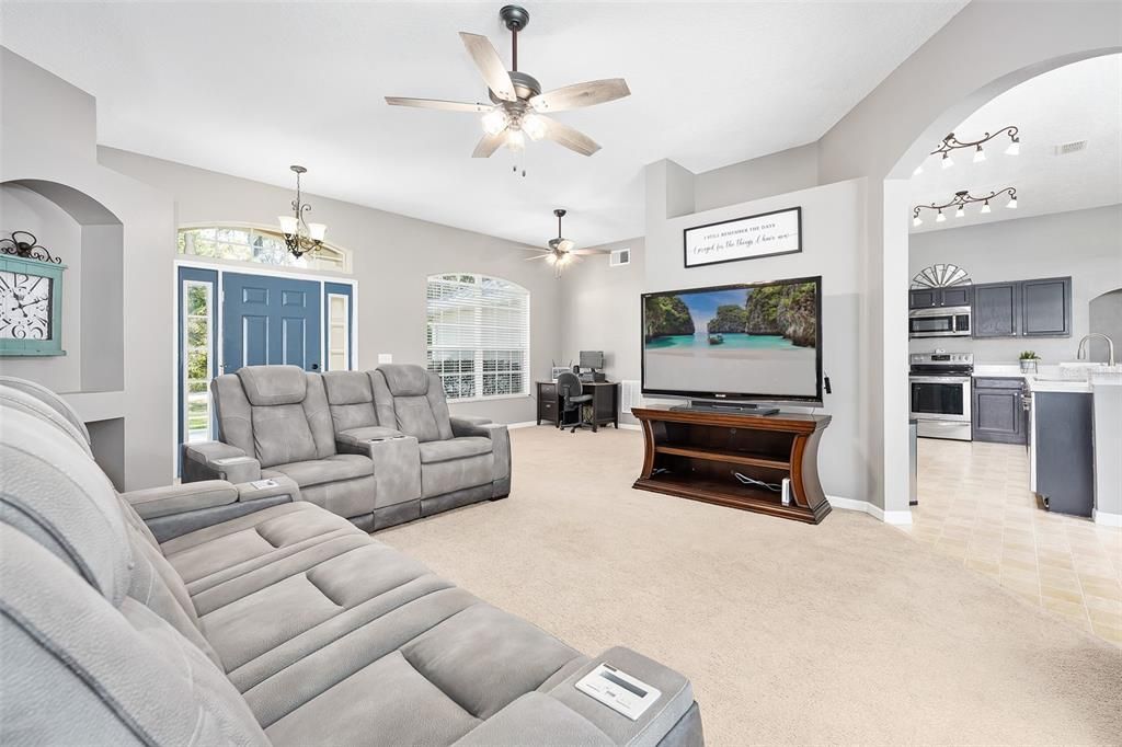 En Venta: $399,900 (3 camas, 2 baños, 1744 Pies cuadrados)