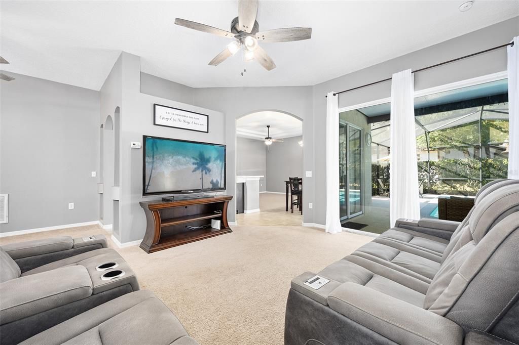 En Venta: $399,900 (3 camas, 2 baños, 1744 Pies cuadrados)