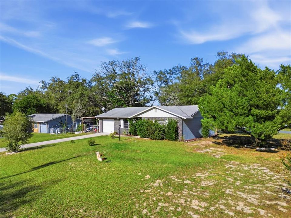 For Rent: $2,200 (3 beds, 1 baths, 984 Square Feet)