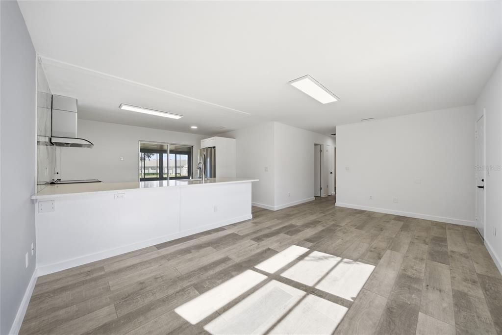 For Rent: $2,200 (3 beds, 1 baths, 984 Square Feet)