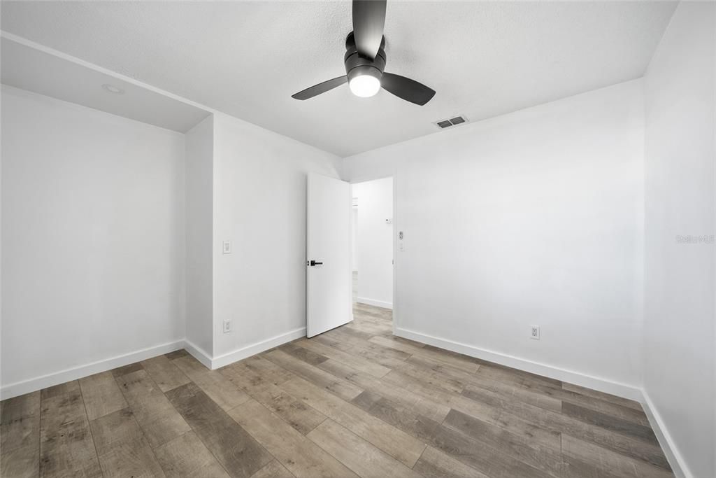 For Rent: $2,200 (3 beds, 1 baths, 984 Square Feet)