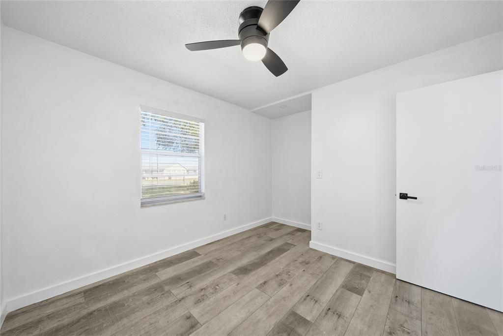 For Rent: $2,200 (3 beds, 1 baths, 984 Square Feet)