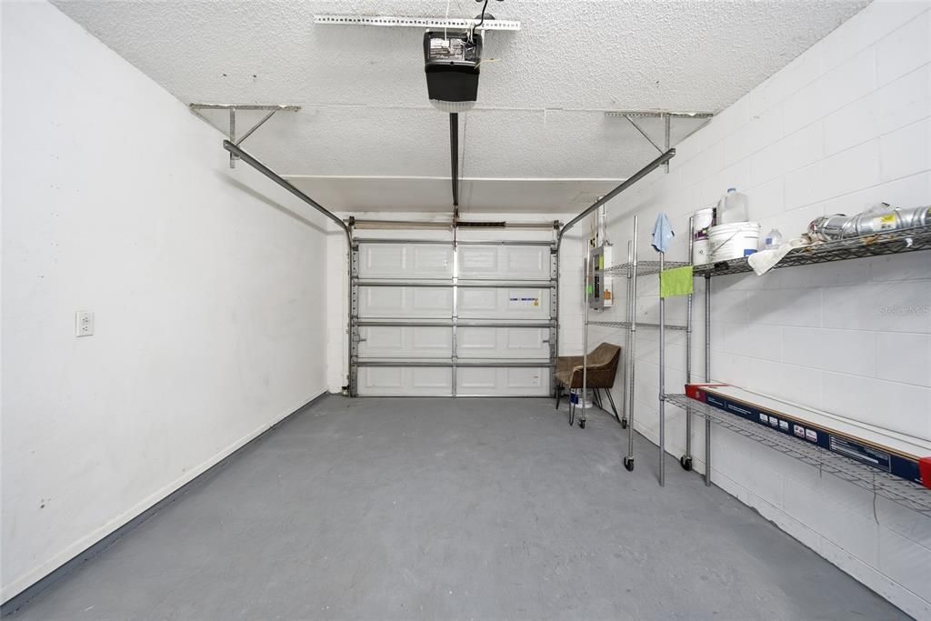 For Rent: $2,200 (3 beds, 1 baths, 984 Square Feet)