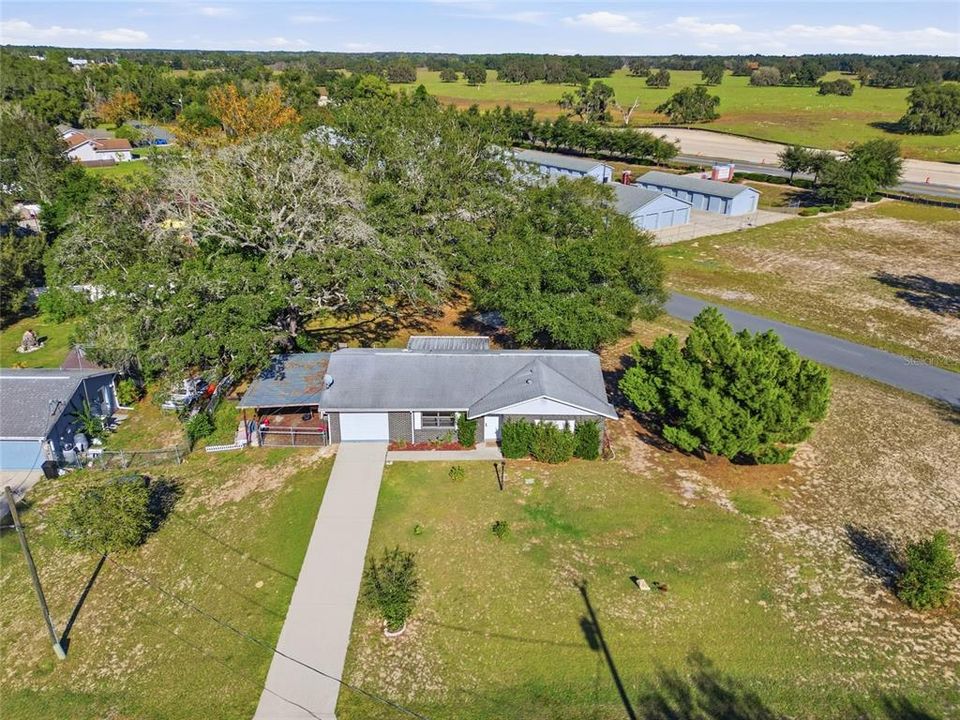 For Rent: $2,200 (3 beds, 1 baths, 984 Square Feet)