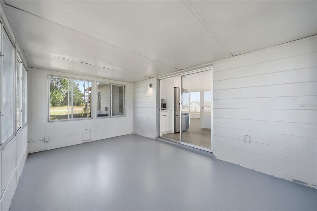 For Rent: $2,200 (3 beds, 1 baths, 984 Square Feet)