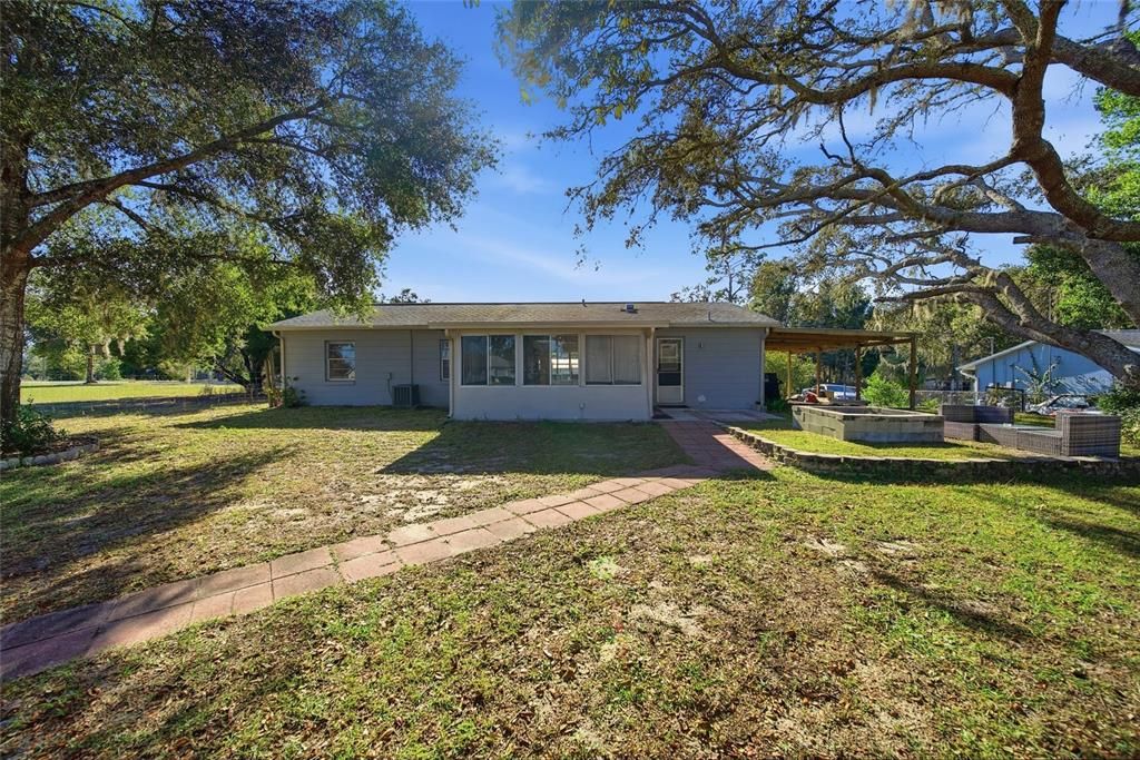 For Rent: $2,200 (3 beds, 1 baths, 984 Square Feet)