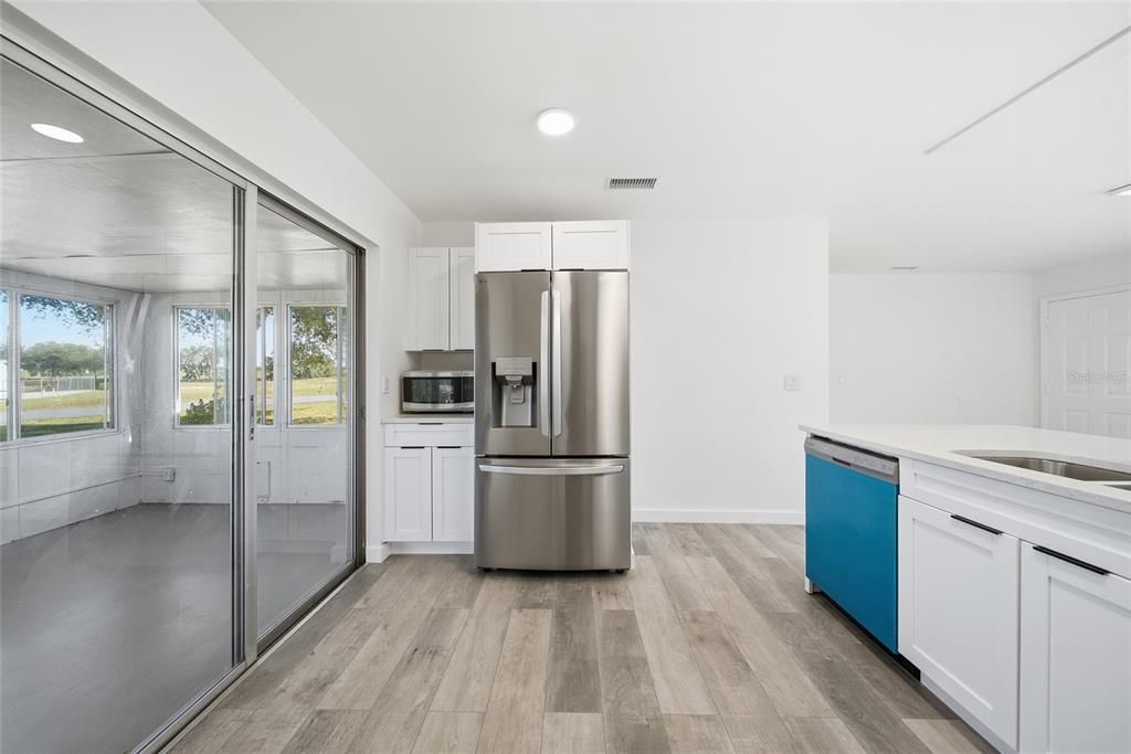 For Rent: $2,200 (3 beds, 1 baths, 984 Square Feet)