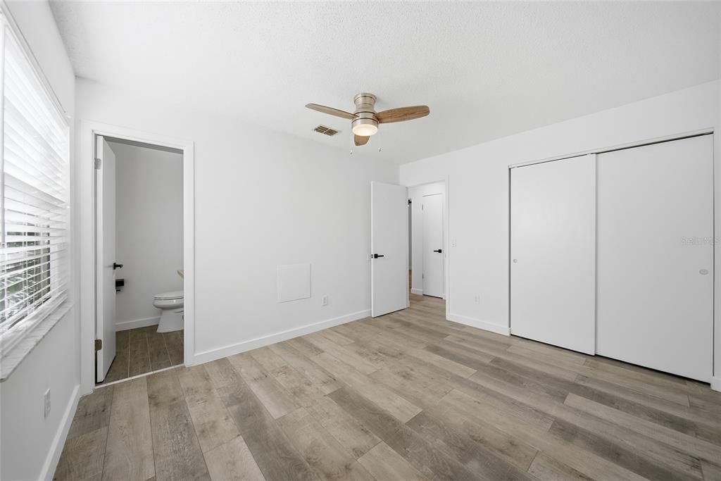 For Rent: $2,200 (3 beds, 1 baths, 984 Square Feet)