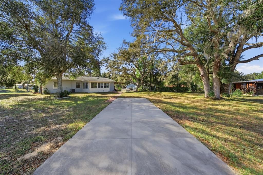 For Rent: $2,200 (3 beds, 1 baths, 984 Square Feet)