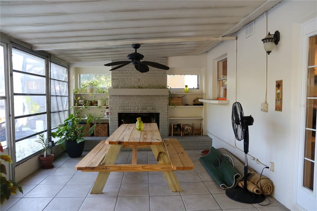 For Rent: $3,395 (3 beds, 2 baths, 1351 Square Feet)