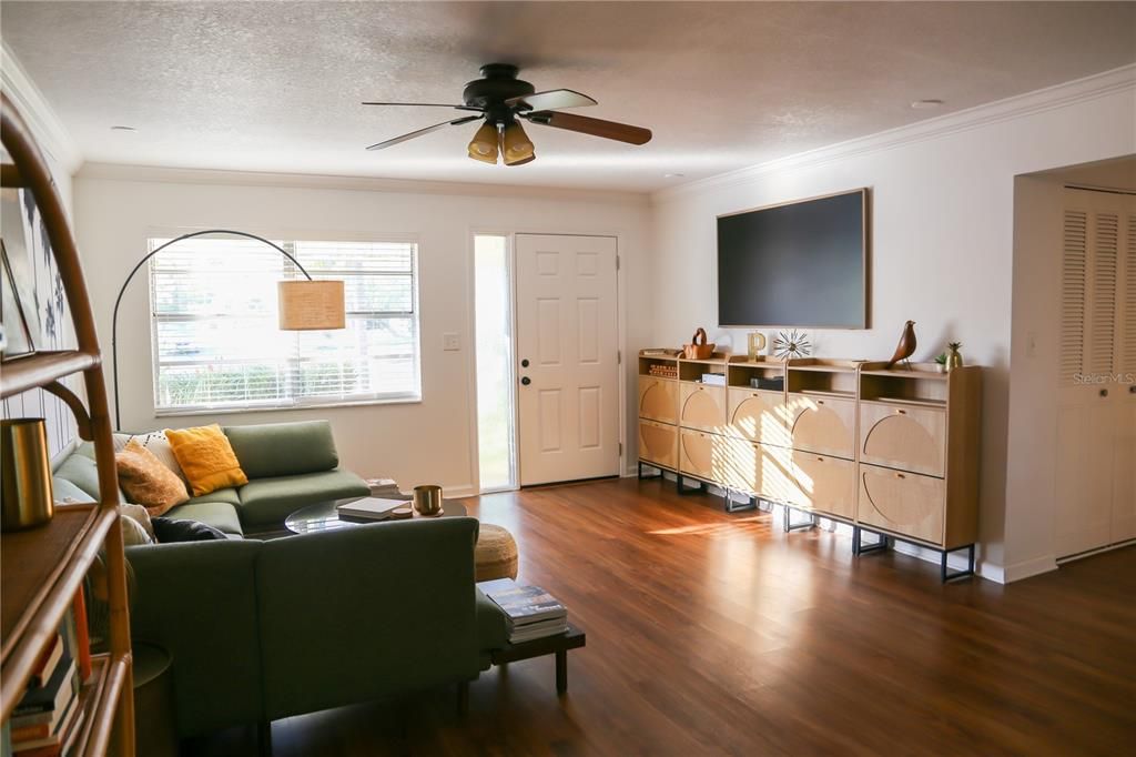 For Rent: $3,395 (3 beds, 2 baths, 1351 Square Feet)