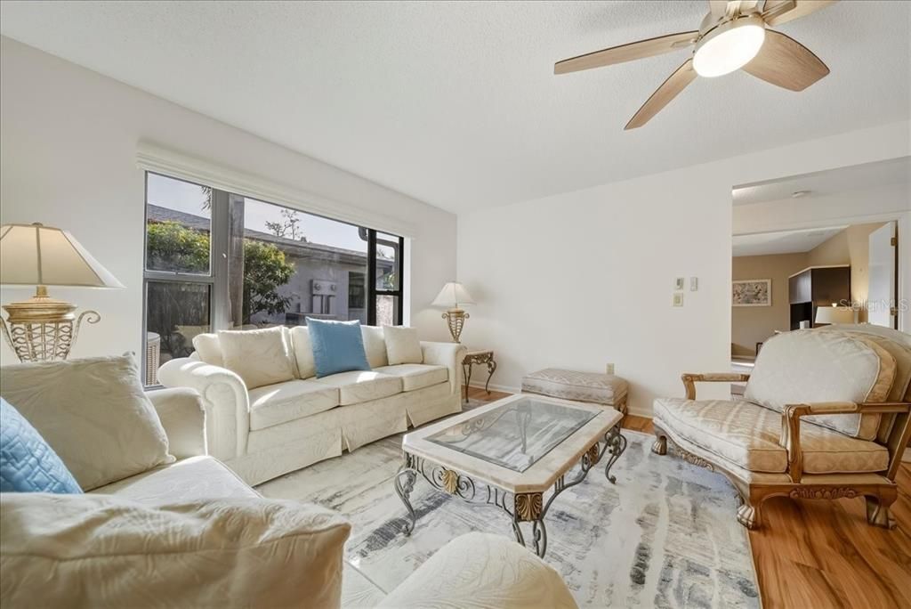 На продажу: $365,000 (3 спален, 2 ванн, 1804 Квадратных фут)