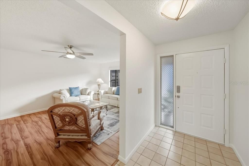 На продажу: $365,000 (3 спален, 2 ванн, 1804 Квадратных фут)