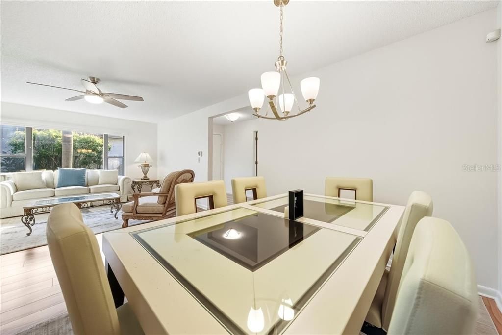 На продажу: $365,000 (3 спален, 2 ванн, 1804 Квадратных фут)