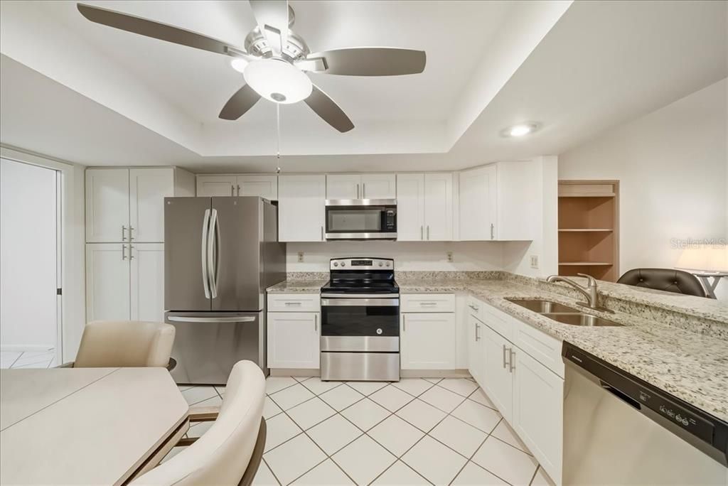 На продажу: $365,000 (3 спален, 2 ванн, 1804 Квадратных фут)