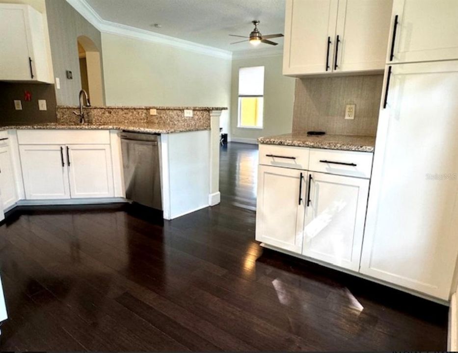 For Rent: $1,975 (2 beds, 2 baths, 1352 Square Feet)