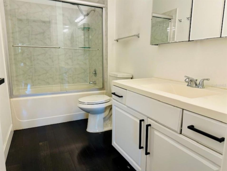 For Rent: $1,975 (2 beds, 2 baths, 1352 Square Feet)