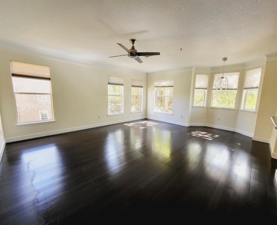 For Rent: $1,975 (2 beds, 2 baths, 1352 Square Feet)