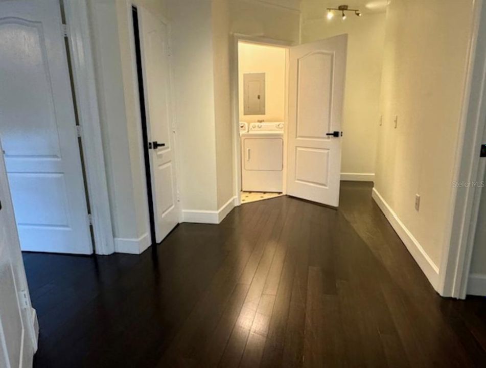 For Rent: $1,975 (2 beds, 2 baths, 1352 Square Feet)