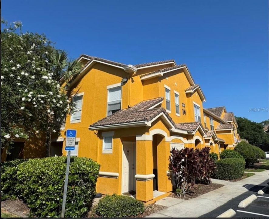 For Rent: $1,975 (2 beds, 2 baths, 1352 Square Feet)