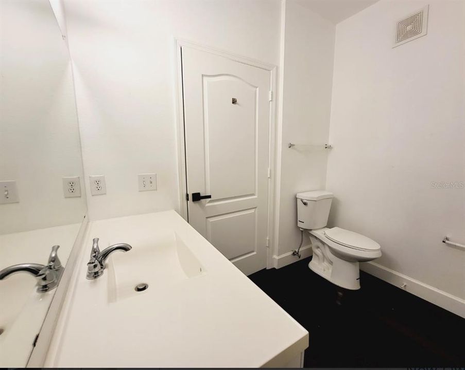 For Rent: $1,975 (2 beds, 2 baths, 1352 Square Feet)