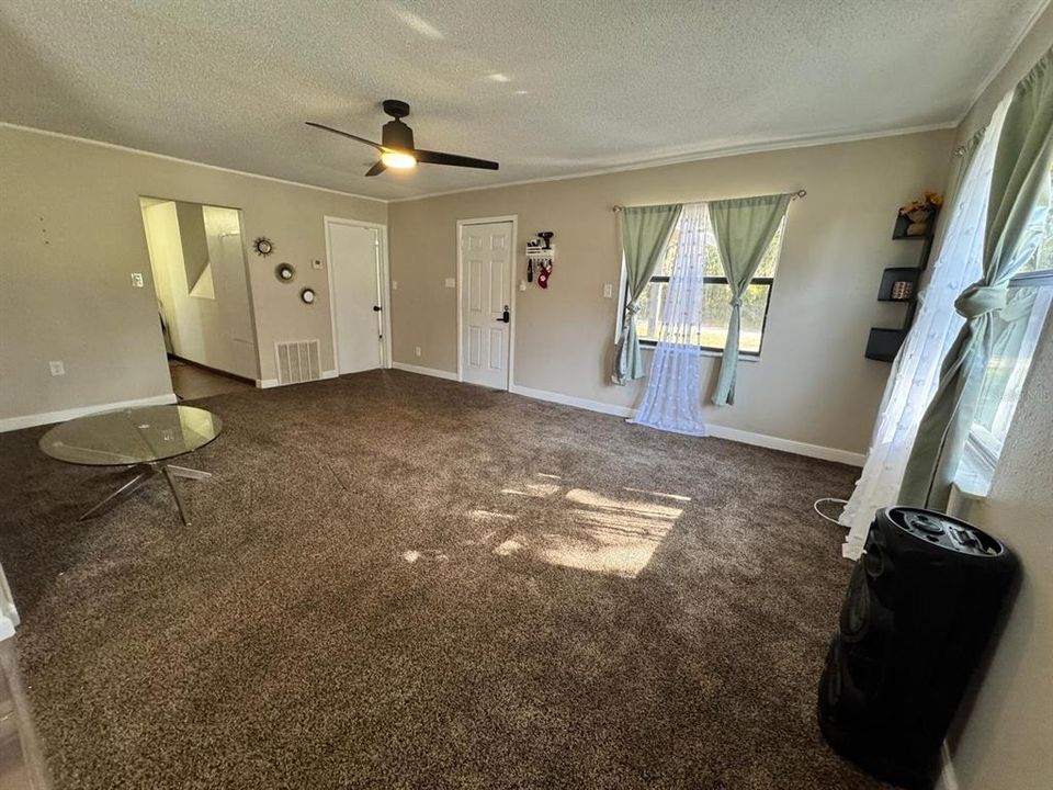 出租: $2,500 (4 贝兹, 2 浴室, 1335 平方英尺)