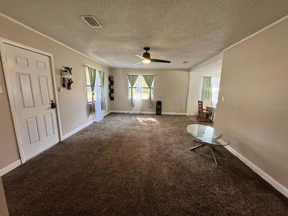 出租: $2,500 (4 贝兹, 2 浴室, 1335 平方英尺)