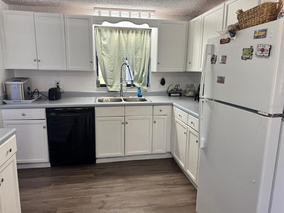 出租: $2,500 (4 贝兹, 2 浴室, 1335 平方英尺)