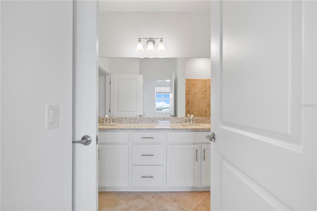 待售: $299,000 (3 贝兹, 2 浴室, 1407 平方英尺)