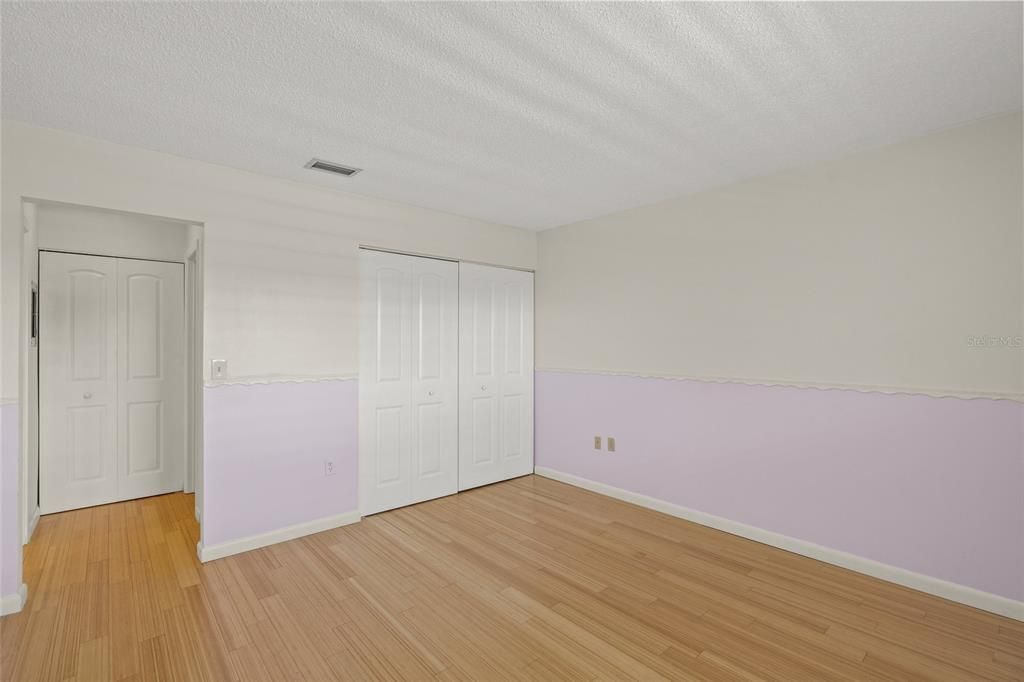 待售: $209,000 (2 贝兹, 2 浴室, 978 平方英尺)