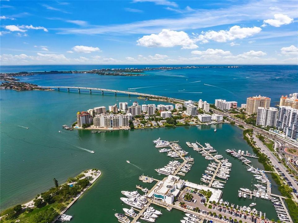 待售: $209,000 (2 贝兹, 2 浴室, 978 平方英尺)