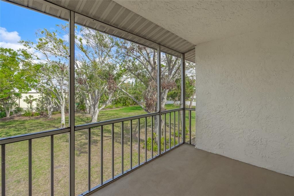 待售: $209,000 (2 贝兹, 2 浴室, 978 平方英尺)