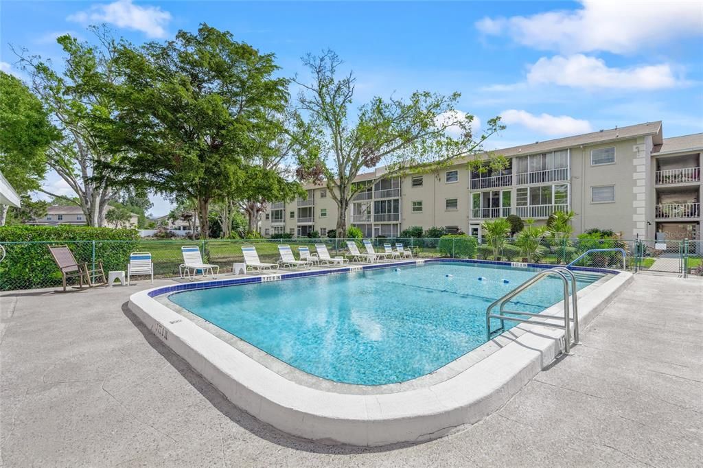 待售: $209,000 (2 贝兹, 2 浴室, 978 平方英尺)