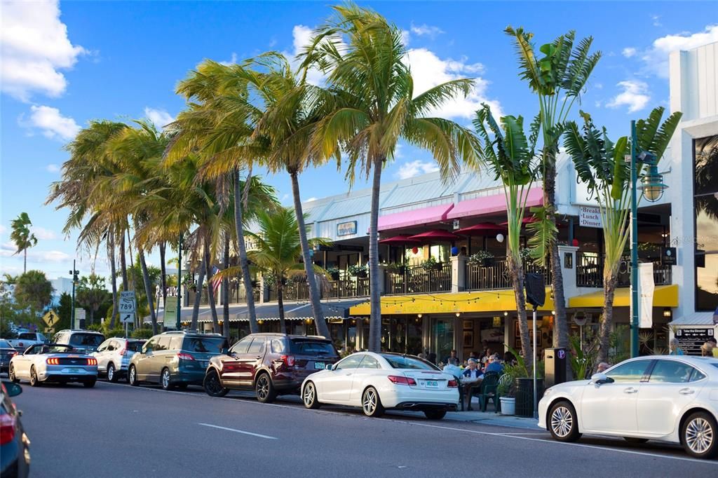 待售: $209,000 (2 贝兹, 2 浴室, 978 平方英尺)