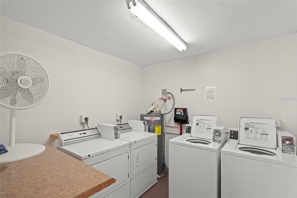 待售: $209,000 (2 贝兹, 2 浴室, 978 平方英尺)