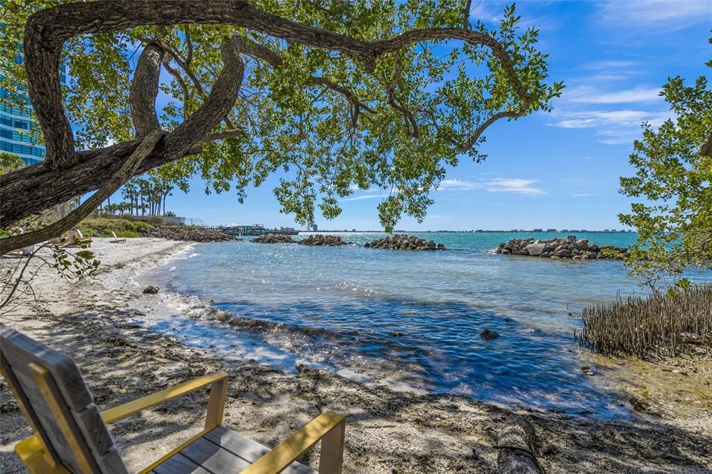 待售: $209,000 (2 贝兹, 2 浴室, 978 平方英尺)