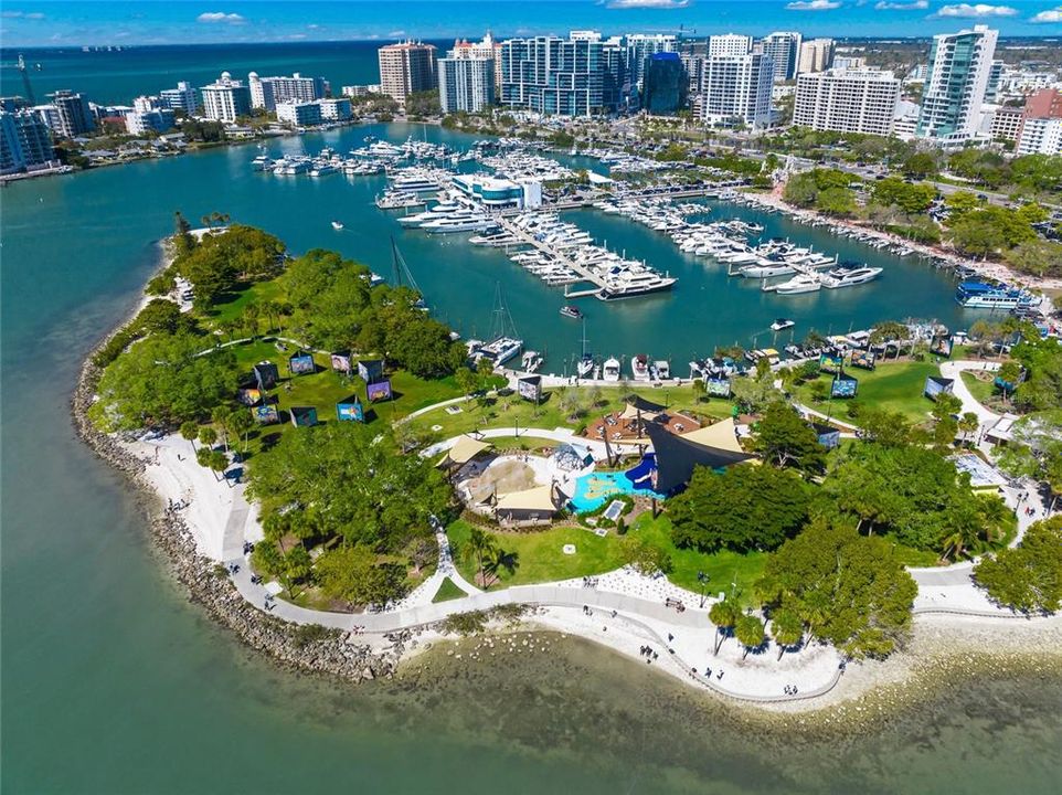 待售: $209,000 (2 贝兹, 2 浴室, 978 平方英尺)