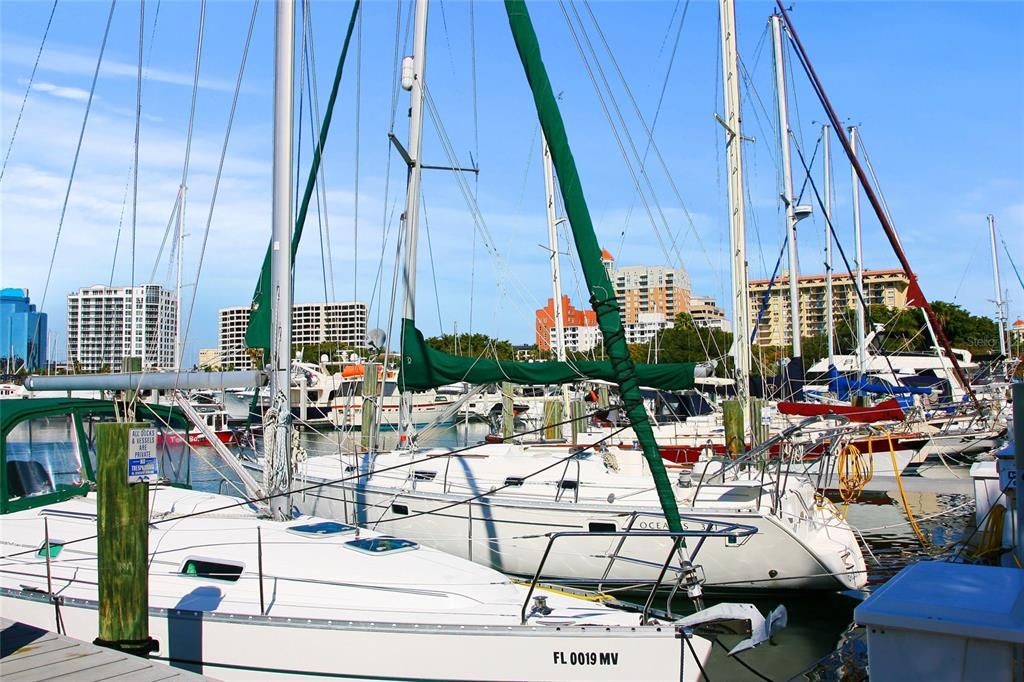 待售: $209,000 (2 贝兹, 2 浴室, 978 平方英尺)