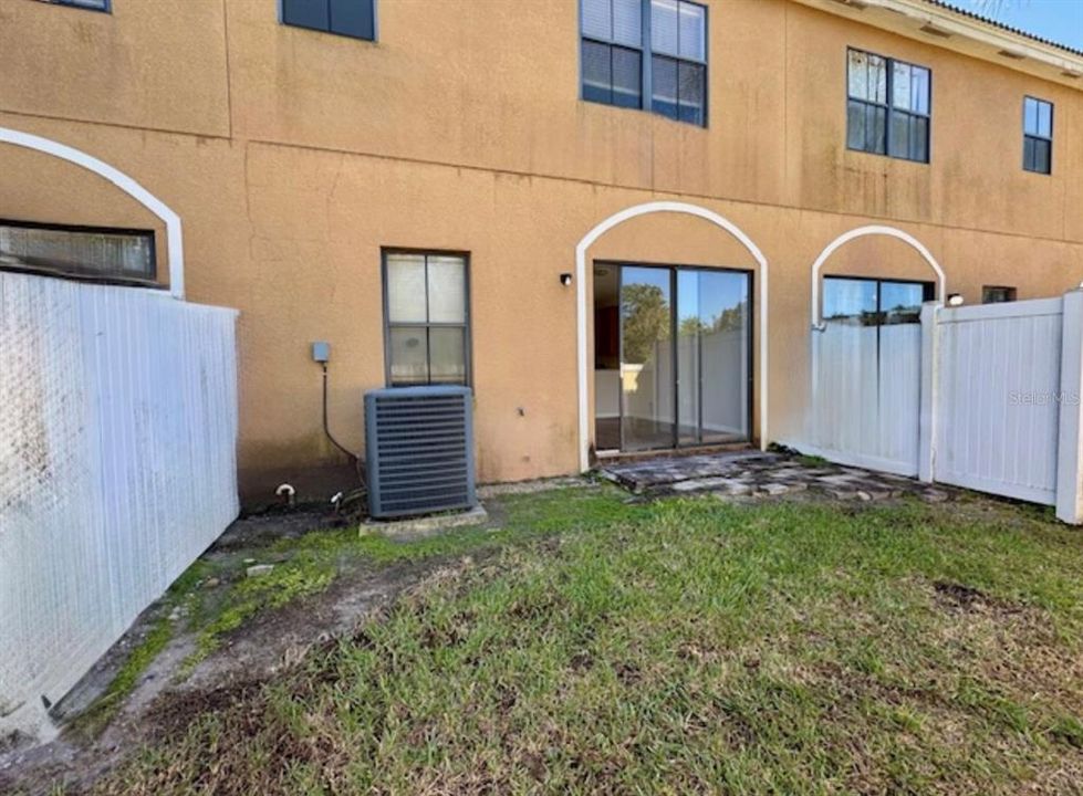 For Rent: $2,200 (4 beds, 3 baths, 1606 Square Feet)