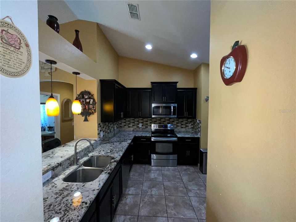 For Sale: $319,900 (3 beds, 2 baths, 1748 Square Feet)