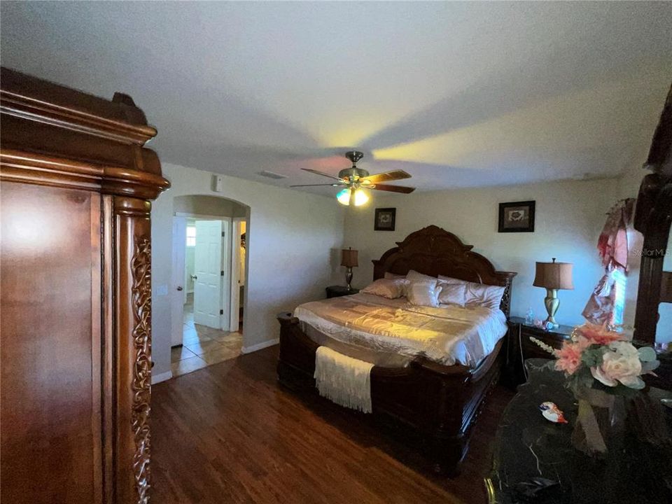 For Sale: $319,900 (3 beds, 2 baths, 1748 Square Feet)