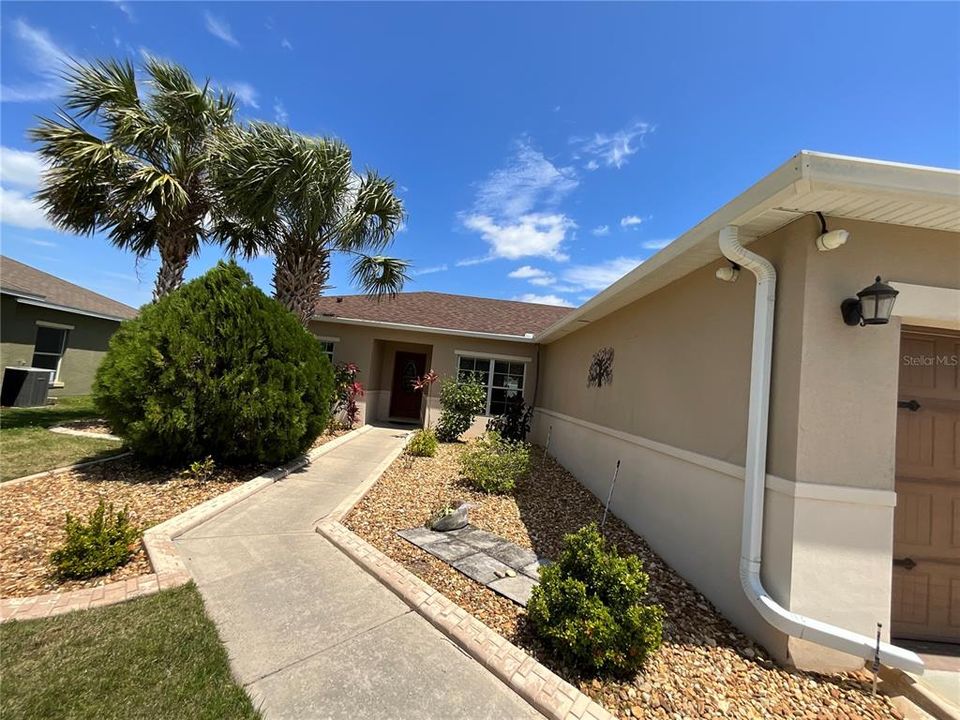 For Sale: $319,900 (3 beds, 2 baths, 1748 Square Feet)