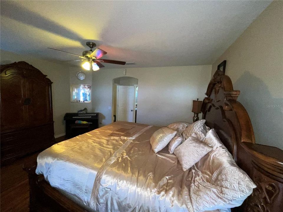 For Sale: $319,900 (3 beds, 2 baths, 1748 Square Feet)