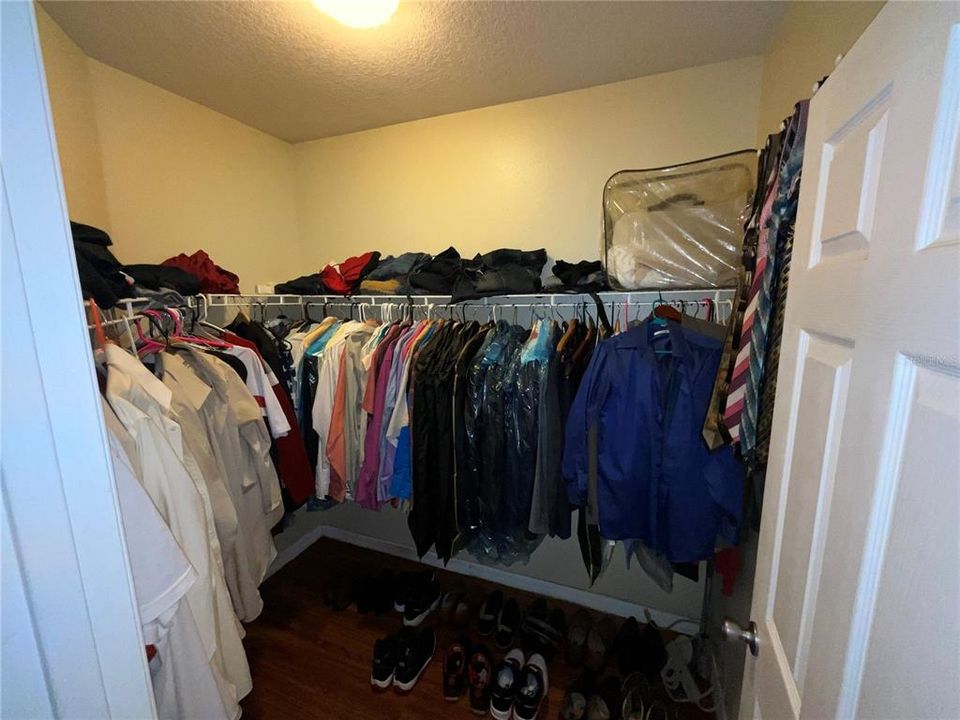 For Sale: $319,900 (3 beds, 2 baths, 1748 Square Feet)