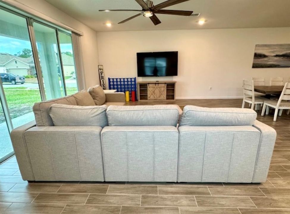 En Renta: $2,600 (4 camas, 2 baños, 3379 Pies cuadrados)